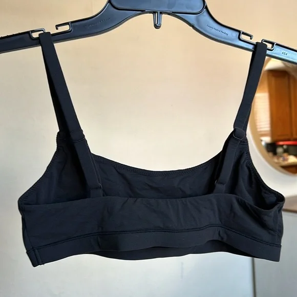 SKIMS FITS EVERYBODY SCOOP BRALETTE NWOT size S ONYX - Picture 2 of 7